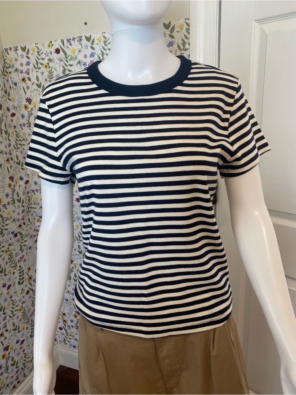 Old Navy WMN’s Size L Navy & White Striped Short Sleeve Tee